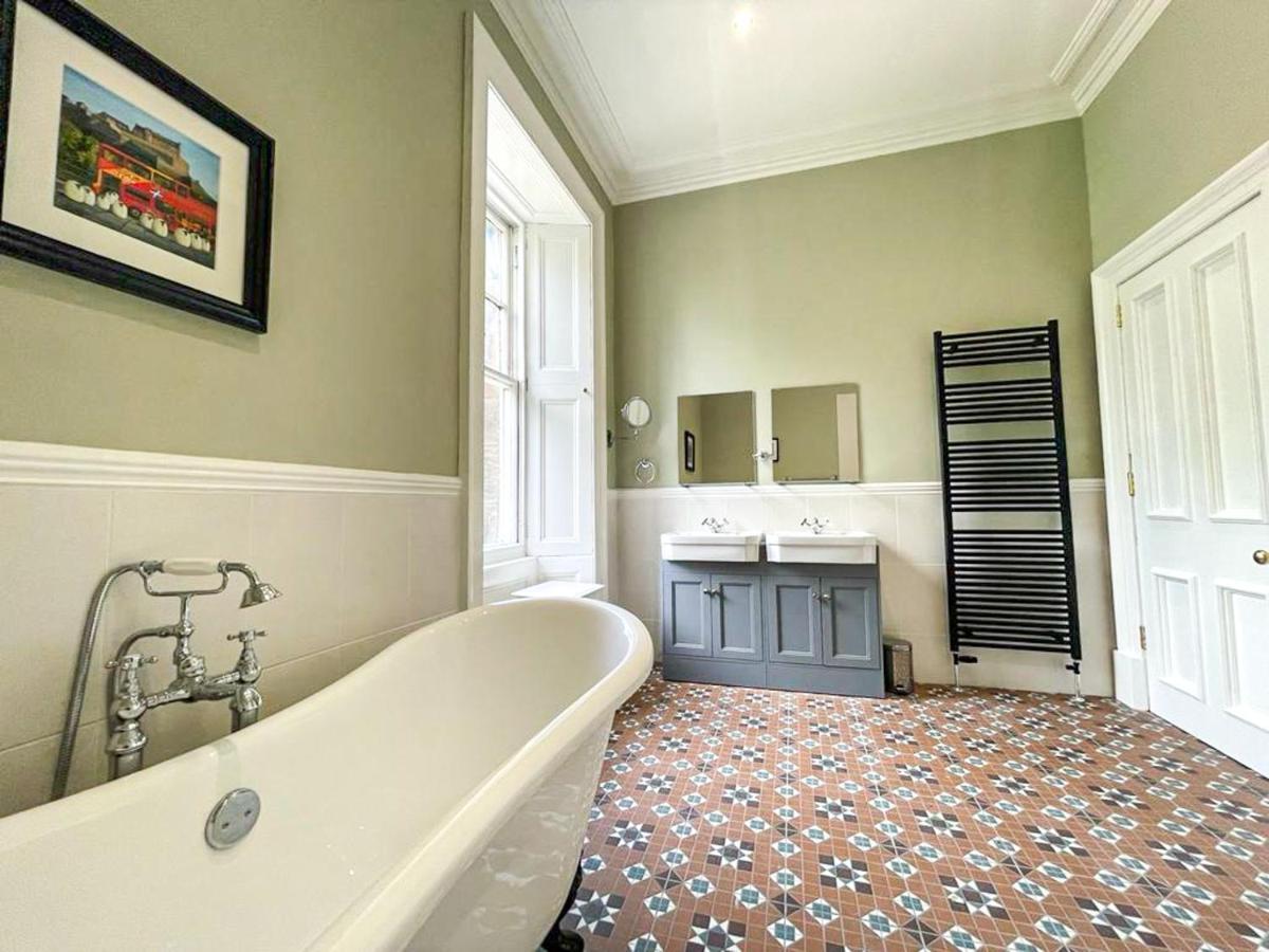 Remarkable 5Br Townhouse With Garden, Sleeps 12 Edinburgh Exterior photo